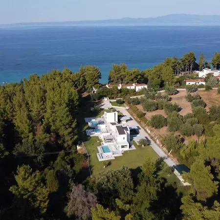 Alessandra Luxury With Private Pools And Jacuzzi