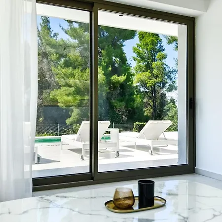 Alessandra Luxury With Private Pools And Jacuzzi