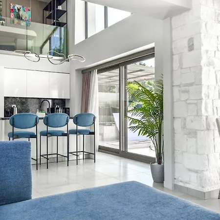 Alessandra Luxury With Private Pools And Jacuzzi