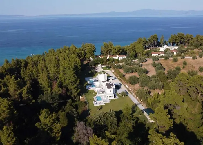 Alessandra Luxury With Private Pools And Jacuzzi