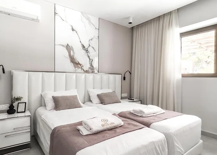 Alessandra Luxury With Private Pools And Jacuzzi