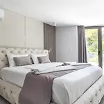 펜션 Alessandra Luxury With Private Pools And Jacuzzi 크리오피지