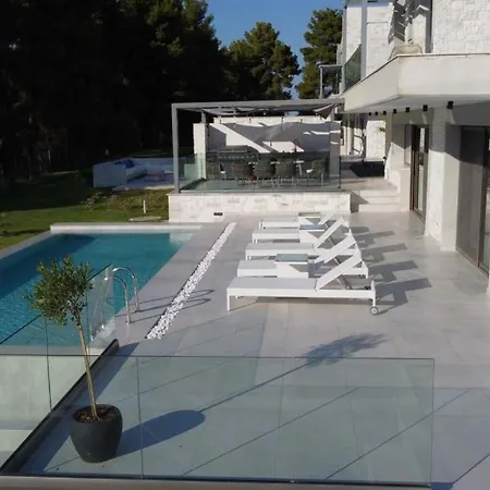 Alessandra Luxury Kriopigi