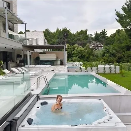Alessandra Luxury With Private Pools And Jacuzzi