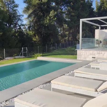 Alessandra Luxury With Private Pools And Jacuzzi Kriopigi