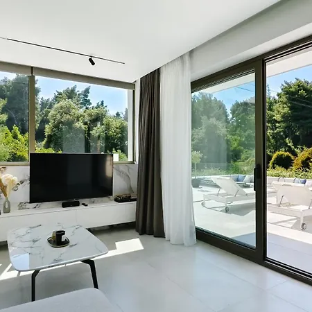 Alessandra Luxury With Private Pools And Jacuzzi Kriopigi