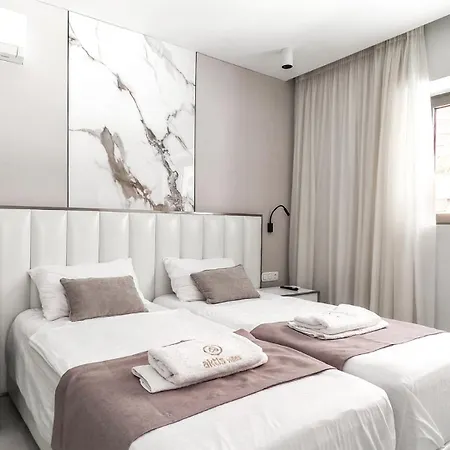 Alessandra Luxury With Private Pools And Jacuzzi