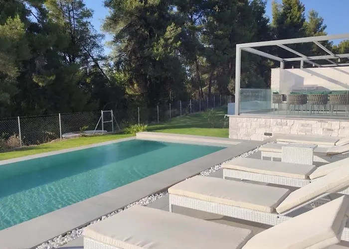 Alessandra Luxury With Private Pools And Jacuzzi Kriopigi
